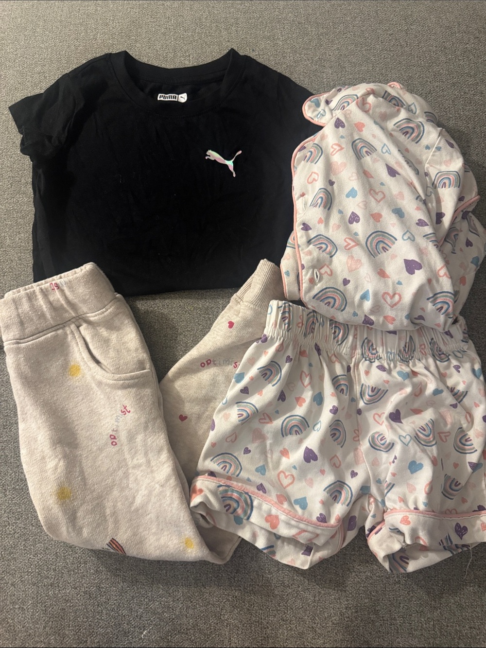 5/$15- Girl’s outfit size 4